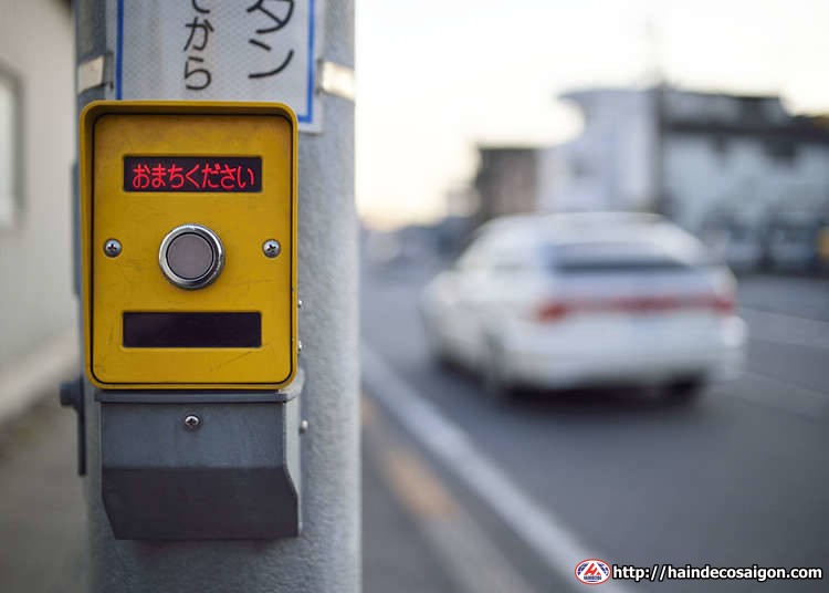Đèn giao thông có nút ấn tại Nhật