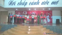 Lãnh đạo Ban Giám đốc Haindeco Saigon trao quà kỉ niệm tri ân phòng Giáo viên tại trung tâm